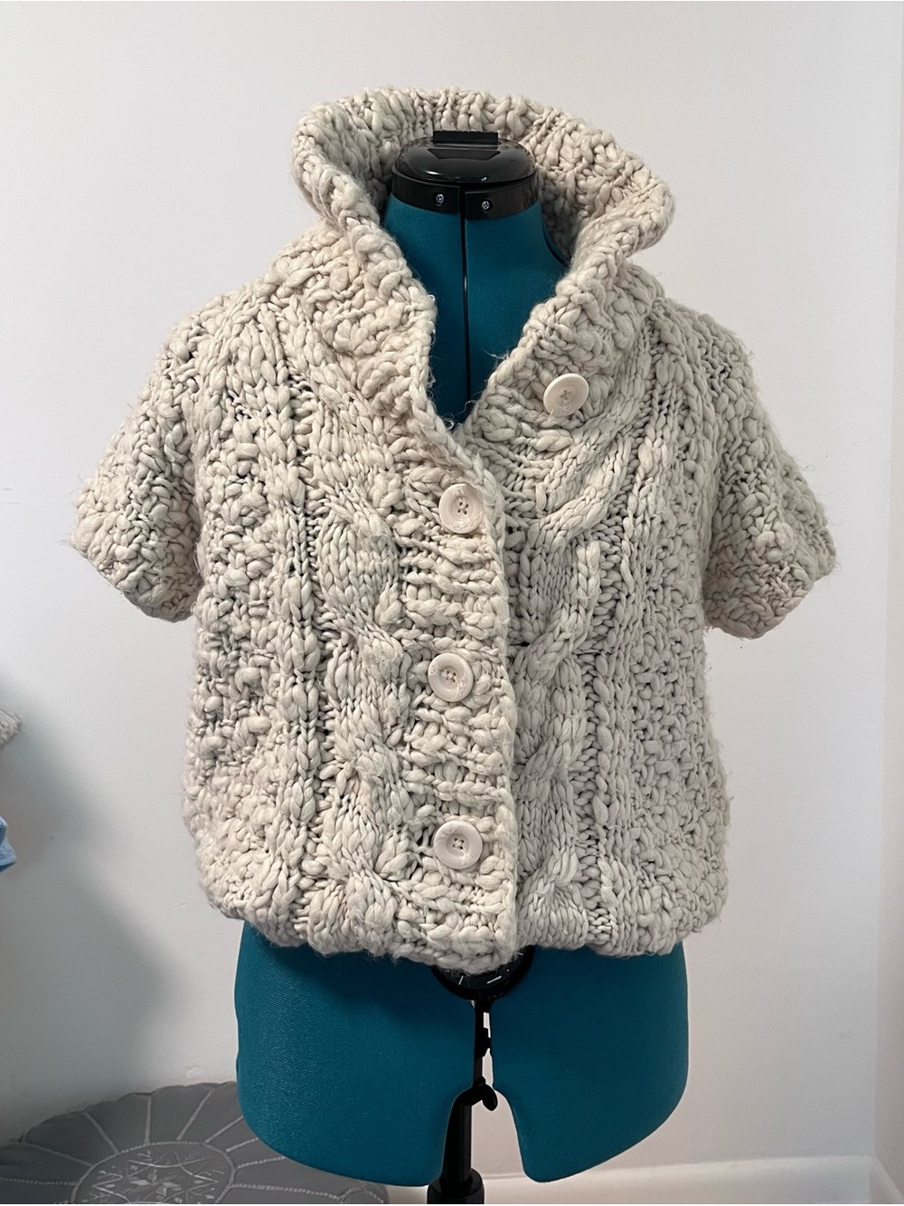 Vivienne Tam Cream Chunky Cable-Knit Short-Sleeve Cardigan